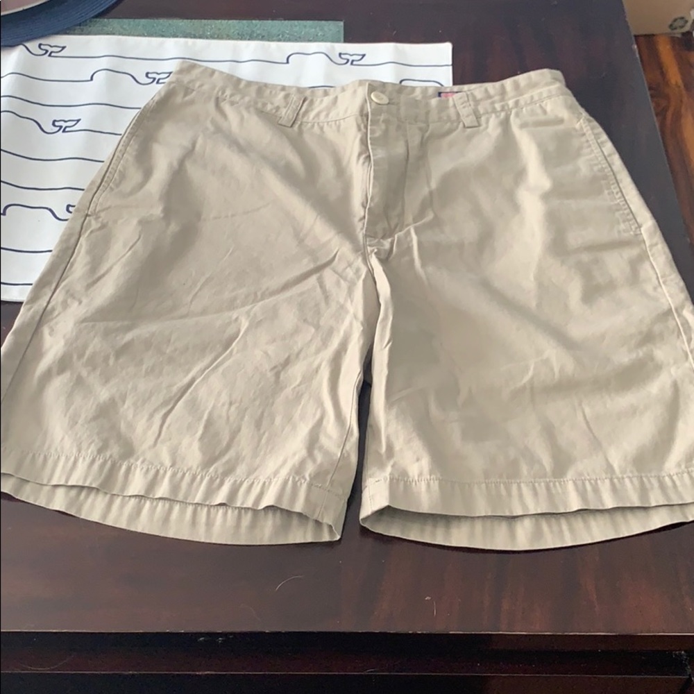 Vineyard Vines 9” Club Short- 32” waist